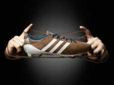adidas发布全球首款针织面料足球鞋