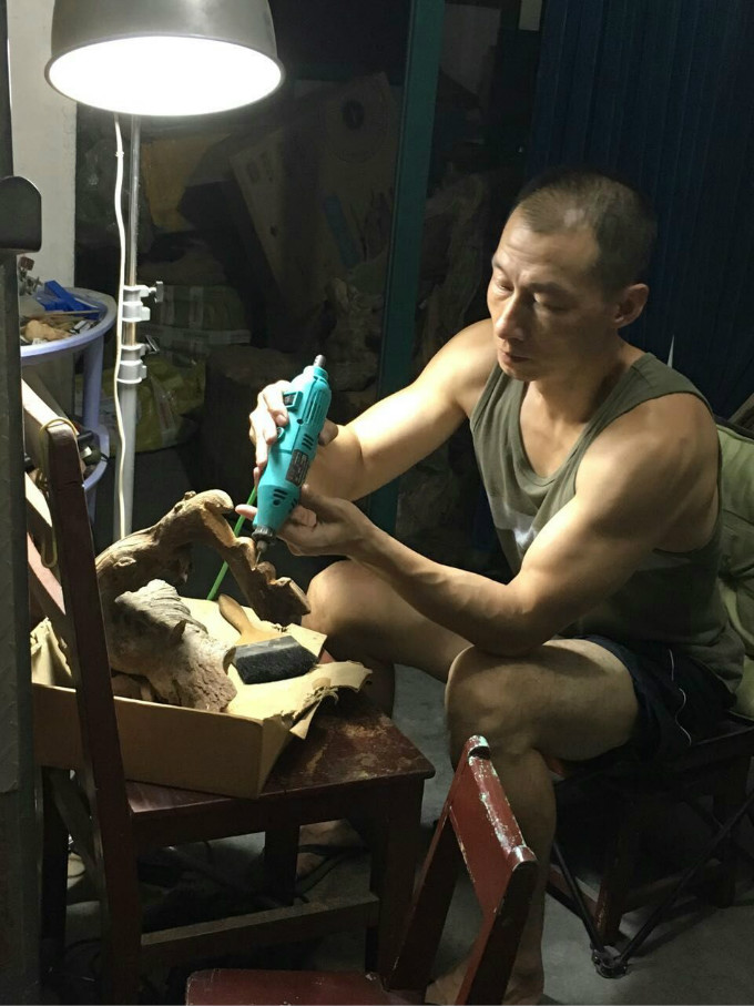福建永安，一位民间手艺人的崖柏木雕世界