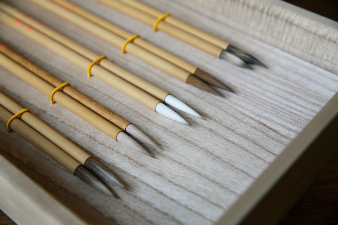 日本国家级传统工艺品继承人，一只毛笔100多道工序独自完成
