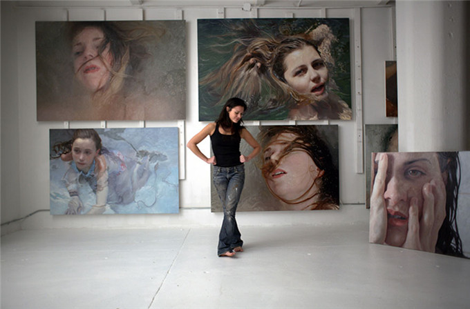 hyper-realistic-paintings-alyssa-monks-11.jpg