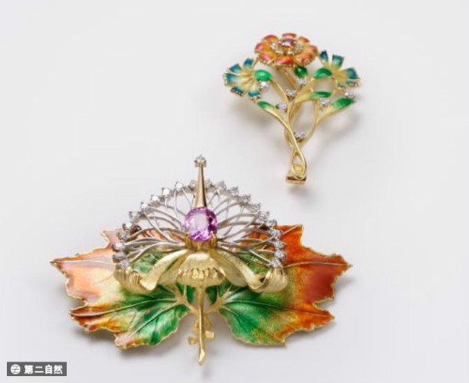 Art-Nouveau-style-brooches-from-the-Jewellery-collection-In-the-Garden-by-Japanese-jeweler-Kunio-Nakajima.jpg