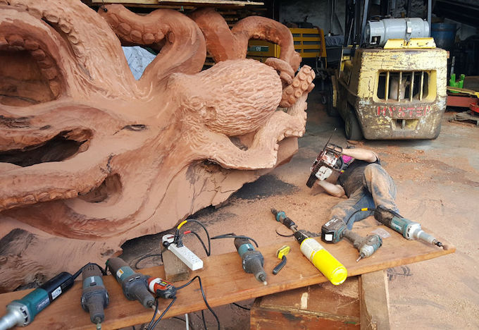 wood-chainsaw-giant-octopus-jeffrey-michael-samudosky-8-59c8e49500e50__880.jpg