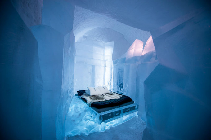 ice-hotel-art-suites-ice-carving-sculpture-191217-1221-13.jpg
