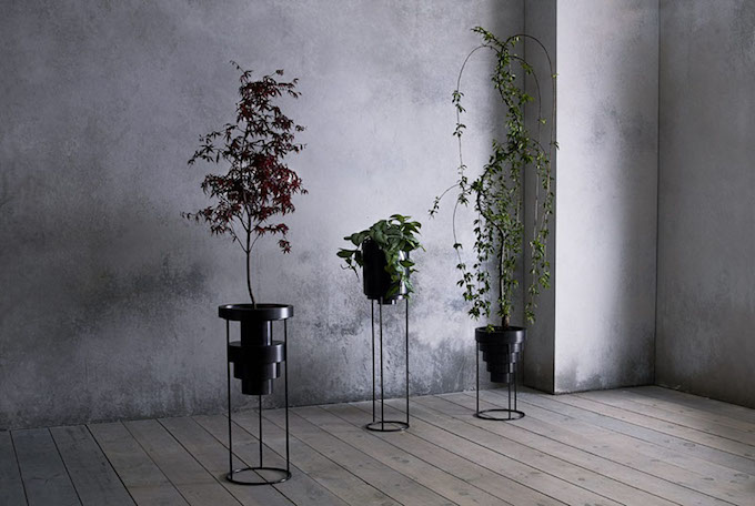 modern-black-plant-stands-planters-220218-1124-01.jpg