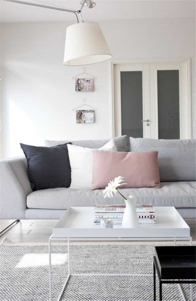 metallic-grey-and-bold-pink-home-decor-ideas-15-554x852.jpg