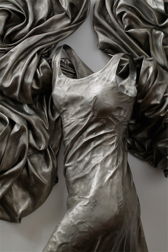 Nocturne-Life-Size-Sculpture-White-Bronze-Wall-03-Absent-Body-X2.jpg