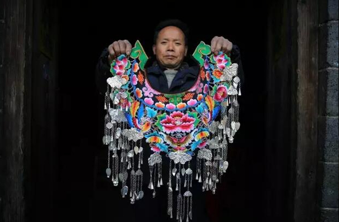 苗银传人麻茂庭 湘西苗银世家麻氏家族最后的传人.jpg