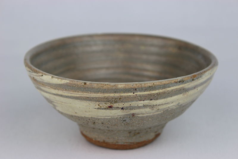 800px-Thrown_Bowl_by_Bernard_Leach_(YORYM-2004.1.166).JPG