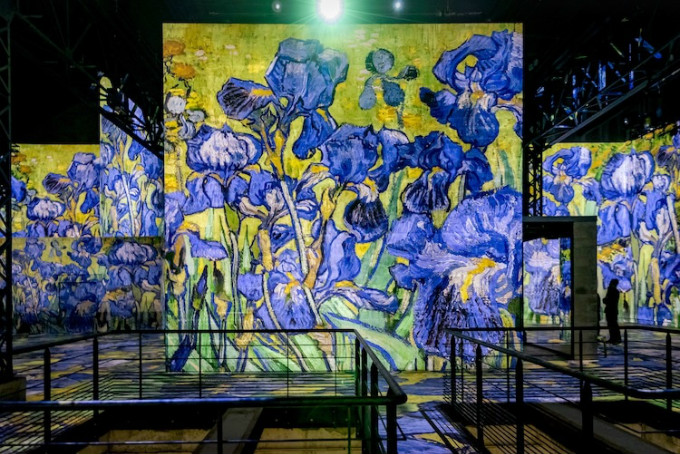 van-gogh-art-atelier-des-lumieres-10.jpg