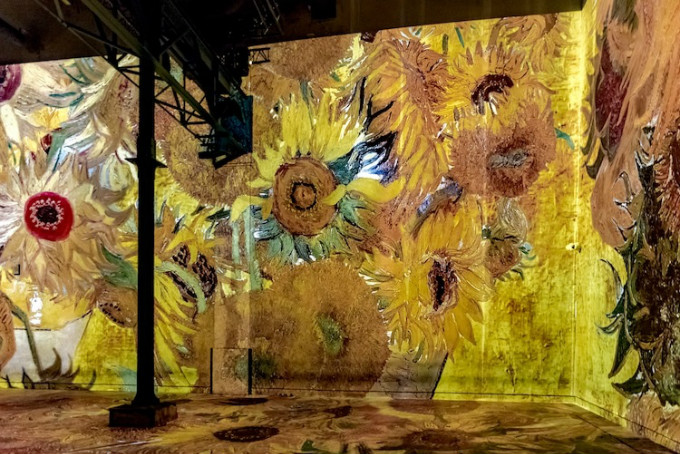 van-gogh-art-atelier-des-lumieres-14.jpg