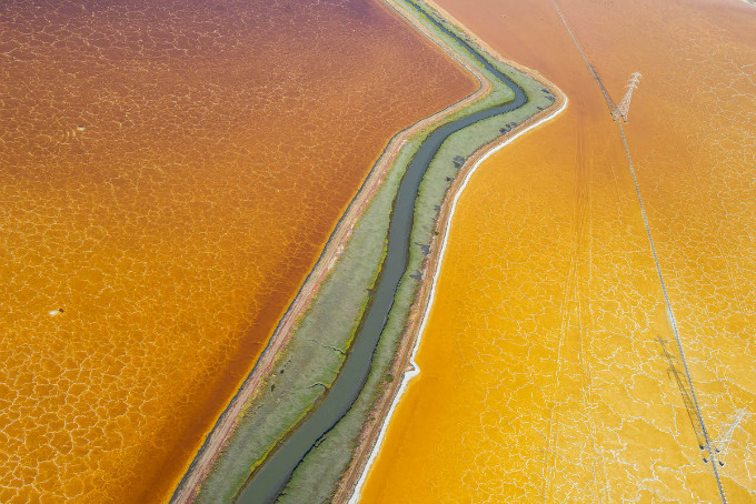 aerial-photos-water-jason-hawkes-15.jpg