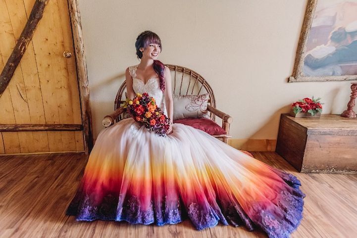 手工浸染的婚礼服，彩色流动的梦幻