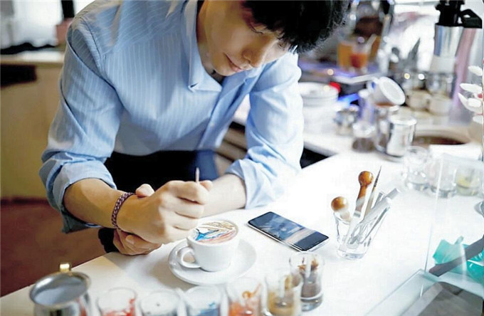 韩国欧巴的拉花咖啡，高颜值就是你爱上它的理由！