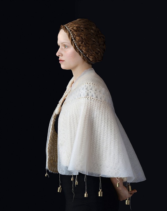 风靡欧洲1000年的奢华宫廷服饰，她用零成本废弃塑料还原给你看！