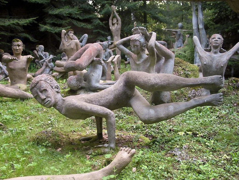 获芬兰奖的鬼畜孤僻艺术家，恐怖雕塑上放真假牙？