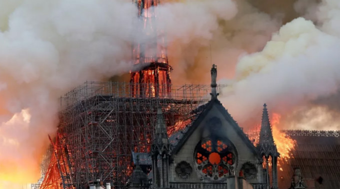 10亿欧元修复巴黎圣母院，图的是什么？