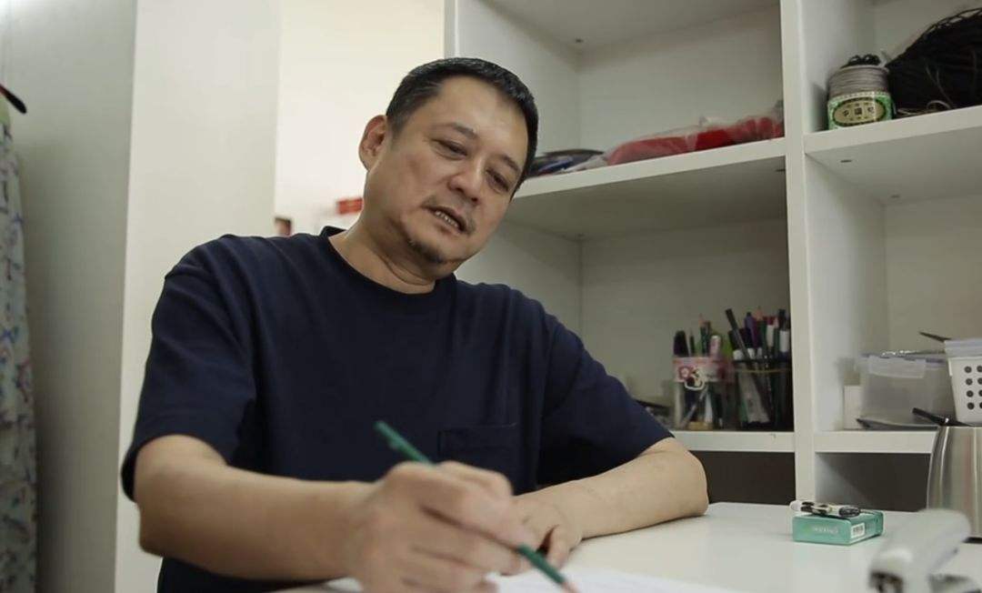 他和王家卫是金牌搭档,能让林青霞“乖乖低头”,张叔平的造型人生依旧是传奇